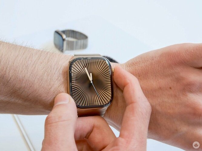 Apple-watch-series-10-titanium-gold_jpg-2048x1536.jpg_75.jpg