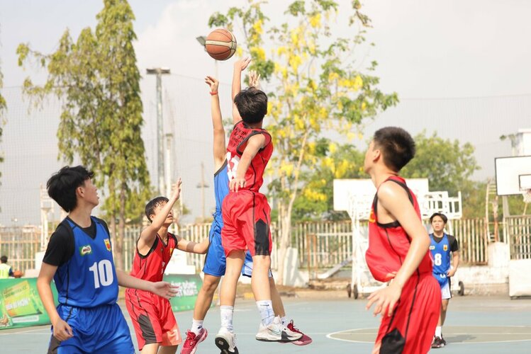 8. Thông qua giải đấu nói riêng và thể thao nói chung, các em sẽ có cơ hội rèn luyện thể chất ...jpg