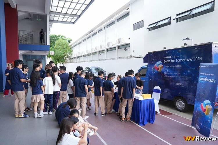 Xe buýt _Solve for Tomorrow_ nhằm phổ cập kiến thức STEM tới các em học sinh (Copy).jpg