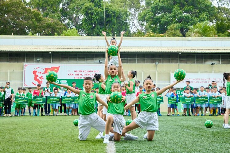 nestle (1)_ko lo go.jpg nestle (1)_ko lo go.jpg