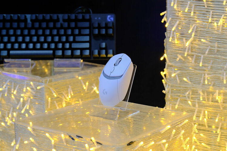Logi PLAY 1.jpg Logi PLAY 1.jpg