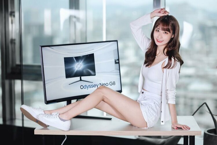 Samsung Odyssey Neo G8 3.jpg Samsung Odyssey Neo G8 3.jpg