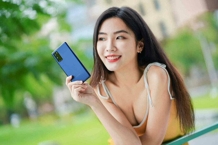 Samsung Galaxy S20 FE 1 mobile01.jpg