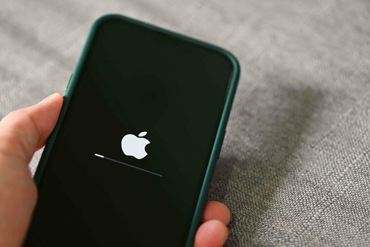 vecteezy_iphone-13-pro-with-apple-logo-loading-and-installing_8066723_520-scaled-11_jpg_75.jpg vecteezy_iphone-13-pro-with-apple-logo-loading-and-installing_8066723_520-scaled-11_jpg_75.jpg