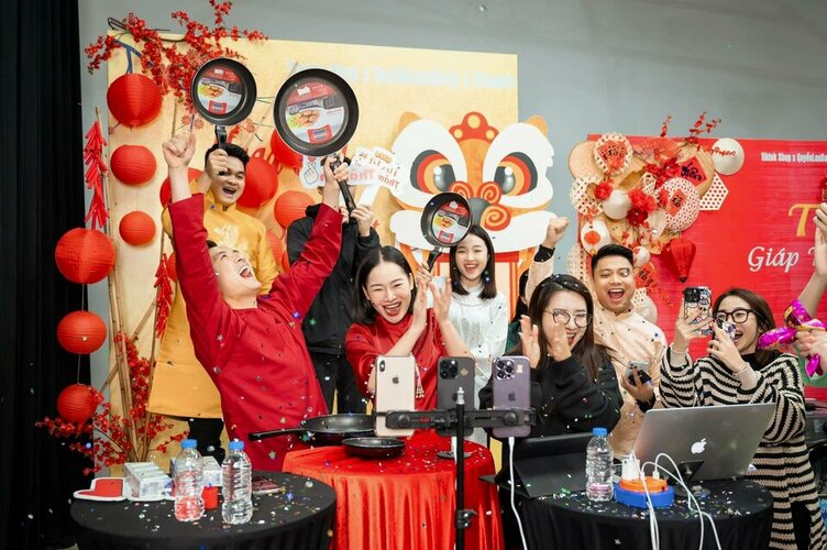 Thái-Công-nổi-sóng-với-gian-hàng-xa-xỉ-trên-TikTok_webp_75.jpg Thái-Công-nổi-sóng-với-gian-hàng-xa-xỉ-trên-TikTok_webp_75.jpg