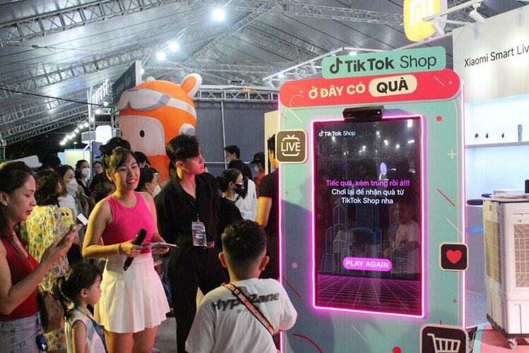 Người dân tham gia các hoạt động trải nghiệm đầy thú vị tại TikTok Shop_ko lo go.jpg Người dân tham gia các hoạt động trải nghiệm đầy thú vị tại TikTok Shop_ko lo go.jpg