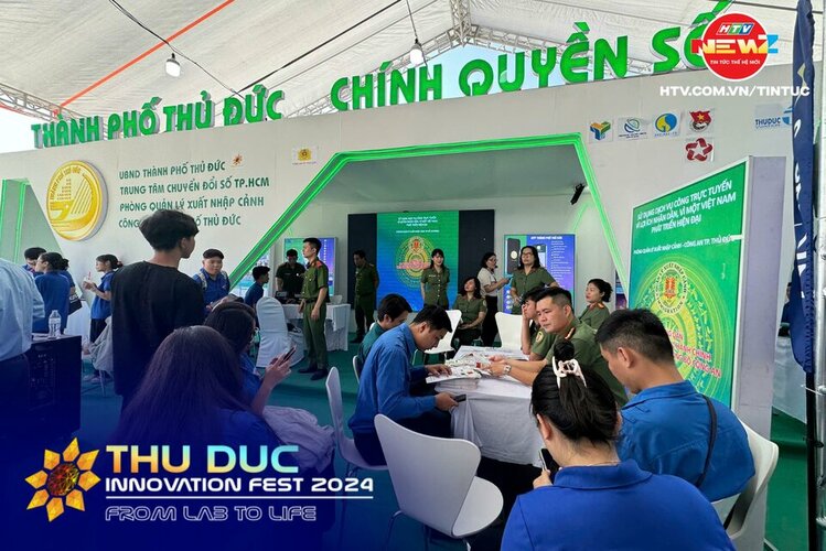 Gian hàng TP. Thủ Đức - Chính quyền số tại sự kiện_ko lo go.jpg Gian hàng TP. Thủ Đức - Chính quyền số tại sự kiện_ko lo go.jpg