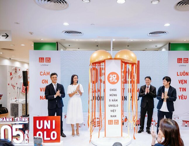 UNIQLO kỷ niệm cột mốc 5 năm tại Việt Nam_ko lo go.jpg UNIQLO kỷ niệm cột mốc 5 năm tại Việt Nam_ko lo go.jpg