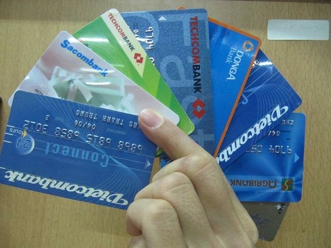 Ngan-hang-nao-dang-co-nhieu-the-ATM-luu-hanh-nhat-tai-Viet-Nam-anh-1-1638177030-23-width650hei...jpg Ngan-hang-nao-dang-co-nhieu-the-ATM-luu-hanh-nhat-tai-Viet-Nam-anh-1-1638177030-23-width650hei...jpg