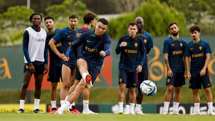 ronaldo-pha-vo-nhieu-ky-luc-dang-kinh-ngac-o-euro-2024-1-660_jpg_webp_75.jpg ronaldo-pha-vo-nhieu-ky-luc-dang-kinh-ngac-o-euro-2024-1-660_jpg_webp_75.jpg