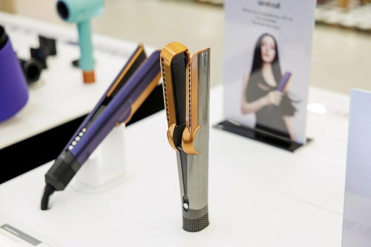 Máy sấy duỗi Dyson Airstrait_ko lo go.jpg