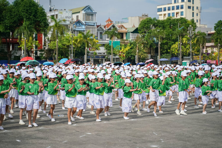6.1 Hoạt động đồng diễn thể dục “Ngày hội Thiếu nhi vui khoẻ” sôi nổi tinh thần thể thao của c...jpg 6.1 Hoạt động đồng diễn thể dục “Ngày hội Thiếu nhi vui khoẻ” sôi nổi tinh thần thể thao của c...jpg