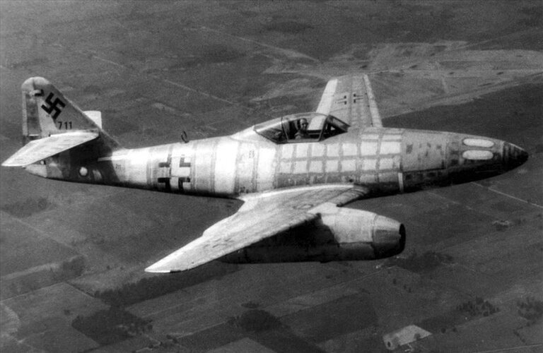 Messerschmitt_Me_262.jpeg_75.jpg