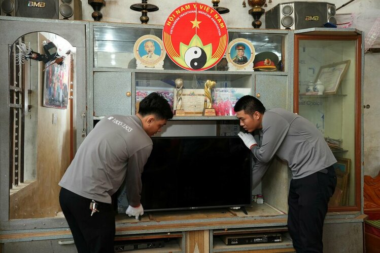 LG lắp đặt TV tại các hộ gia đình_ko lo go.jpg
