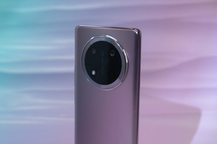 Với hệ điều hành MagicOS 8.0, HONOR X9c kết hợp công nghệ AI vượt trội, mang đến trải nghiệm t...jpg