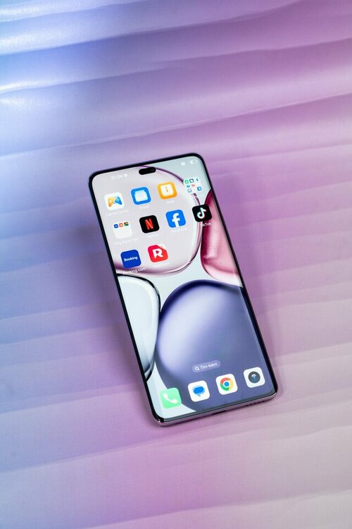 HONOR X9c sở hữu màn hình với hiển thị 1,07 tỷ màu, độ sáng cao, cùng công nghệ bảo vệ mắt tiê...jpg