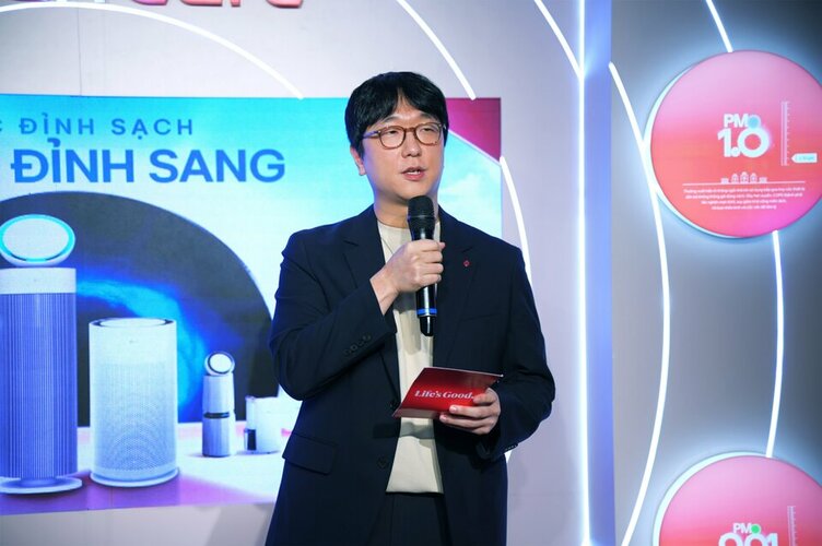 Giám đốc ngành hàng Giải pháp không khí phát biểu_ko lo go.jpg