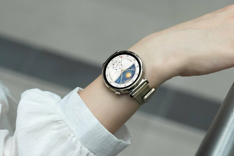 HUAWEI WATCH GT 5 phiên bản dây Milanese mới với mặt đồng hồ 41mm, là điểm nhấn thanh lịch trê...jpg