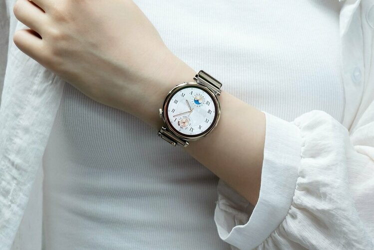 HUAWEI WATCH GT 5 phiên bản dây Milanese nhẹ nhàng, thanh thoát với dây kim loại màu Gold tinh...jpg
