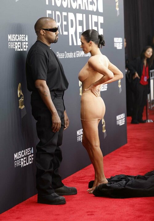 kanye-west-bianca-censori-2025-grammys-020225-1-4568cf6023864396b3f800b602dabe35_jpg_75.jpg