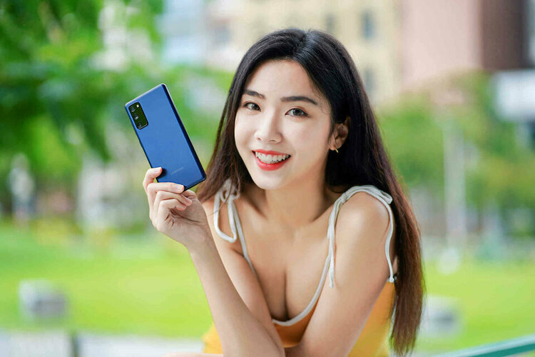 Samsung Galaxy S20 FE 3 mobile01.jpg