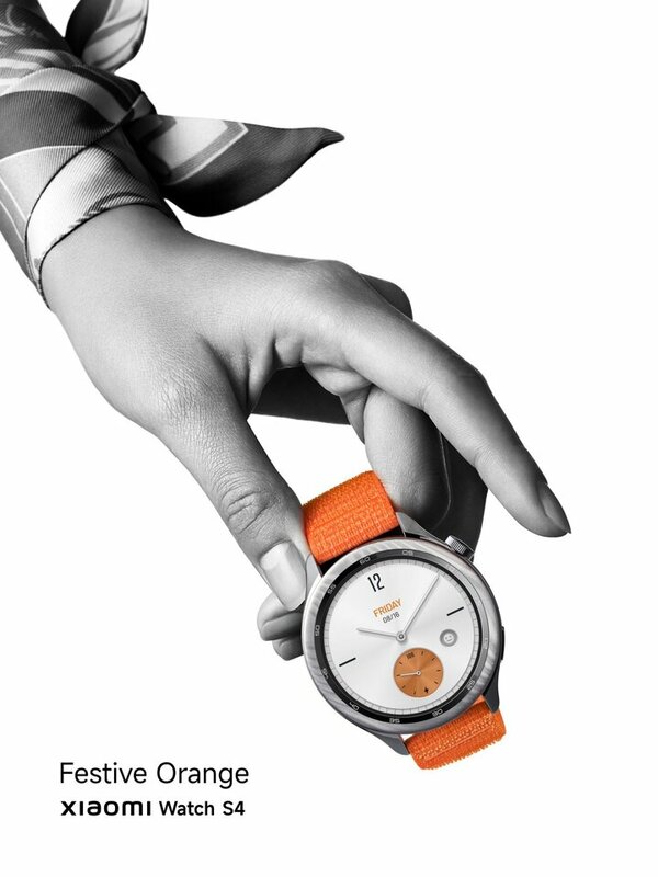 Xiaomi Watch S4-Festive-Orange-Handhold (Copy) (Copy).jpg
