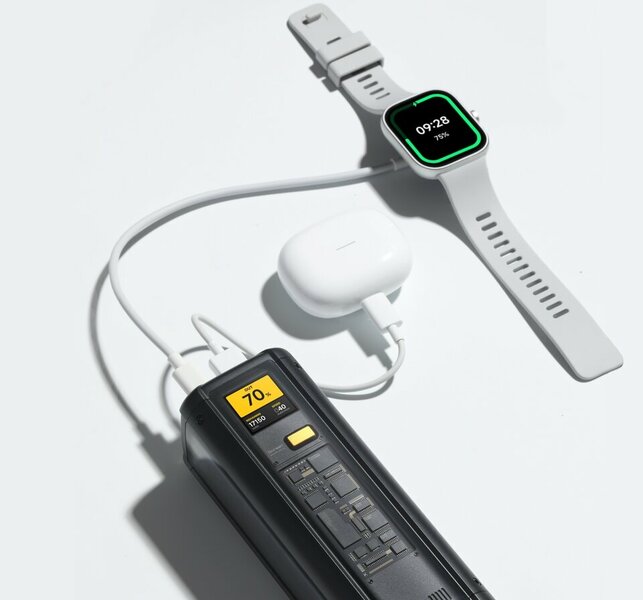 Xiaomi 212W HyperCharge Power Bank 24500-charging (Copy).jpg
