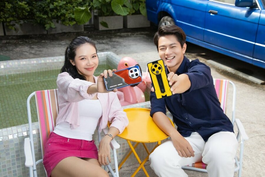 Bumblebee & Optimus (2) (Copy).jpg Bumblebee & Optimus (2) (Copy).jpg
