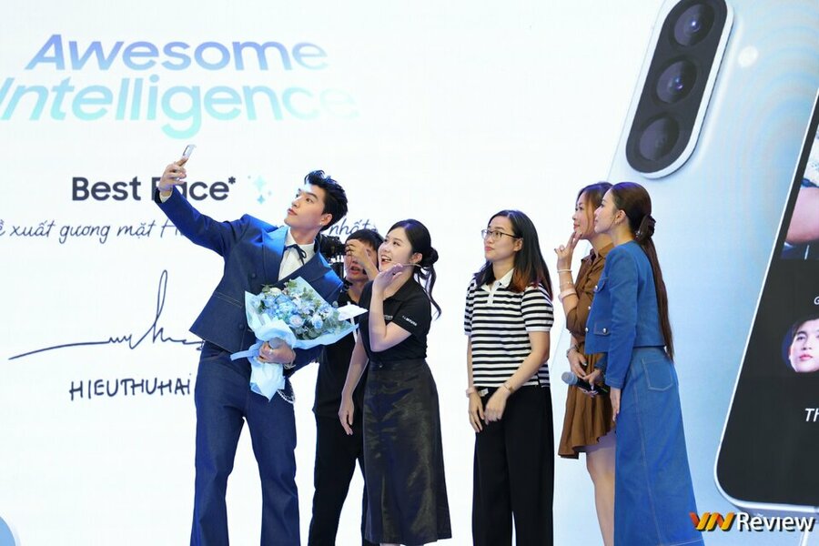 2. Nam nghệ sĩ HIEUTHUHAI, gương mặt đại diện của Galaxy A series, trải nghiệm tính năng Best ...jpg