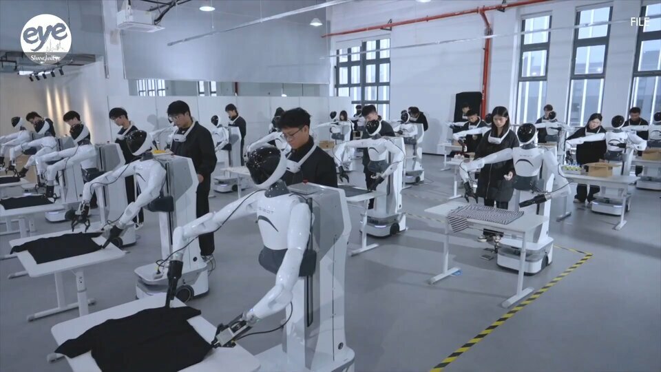 Chinese robotics firm Agibot trains AI-powered humanoid robots to learn like humans.mp4_snapsh...jpg