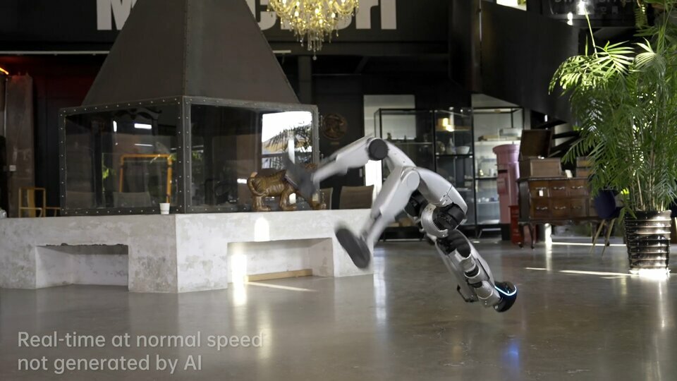 Movement creates intelligence - Unitree's G1 humanoid robot nails the world's first kip-up!😘.m...jpg