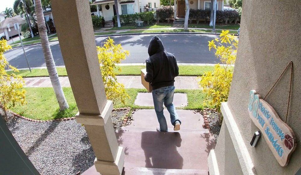 Robber taking Christmas package from strangers porch_jpg_75.jpg