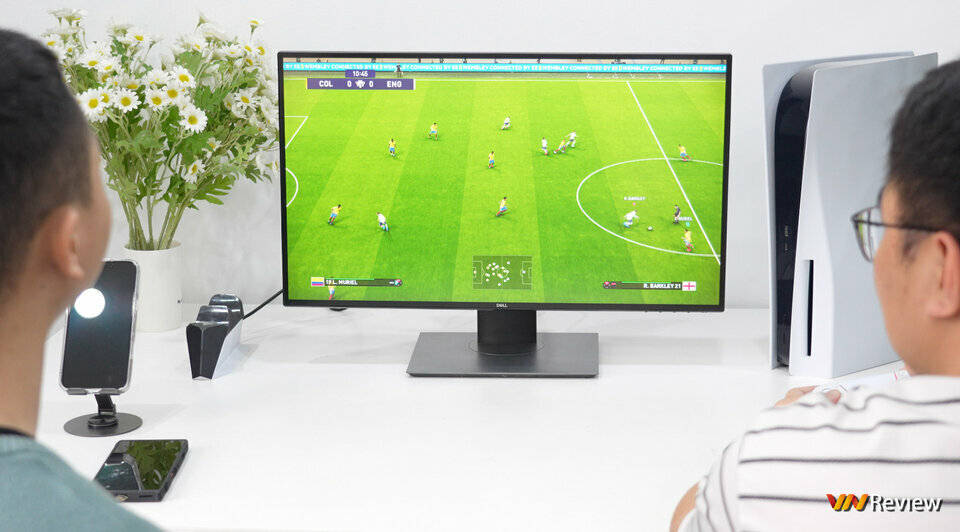 Chơi game trên PS5.jpg