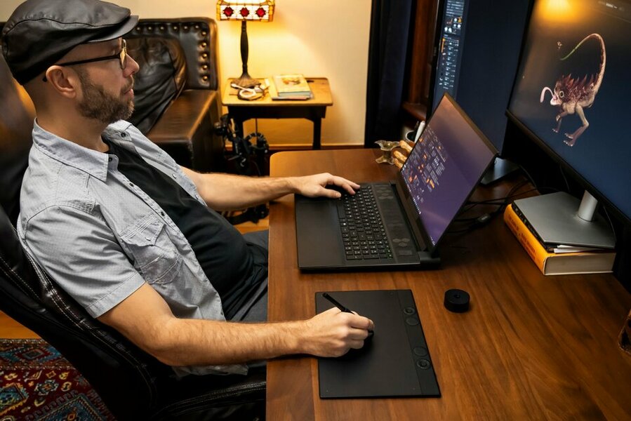 WacomIntuosPro-med-InUse-Wireless-RyanKittleson_ko lo go.jpg WacomIntuosPro-med-InUse-Wireless-RyanKittleson_ko lo go.jpg