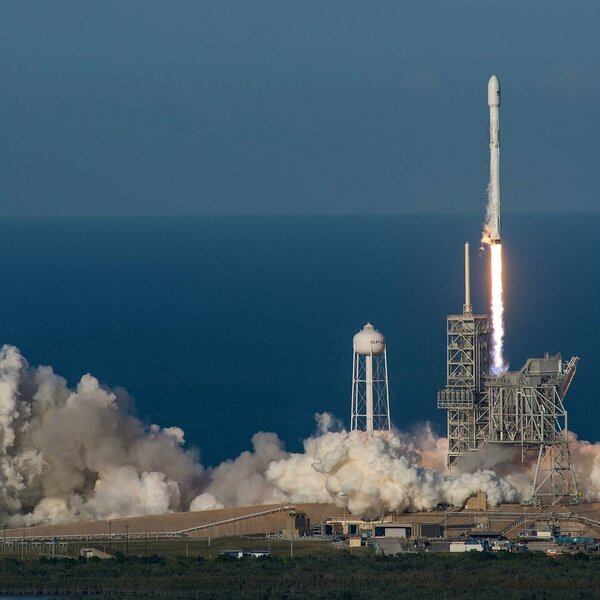 01-spacex-reused-rocketsquare-1743297946446546811028-1743300998769-17433009988751376412049_jpg...jpg