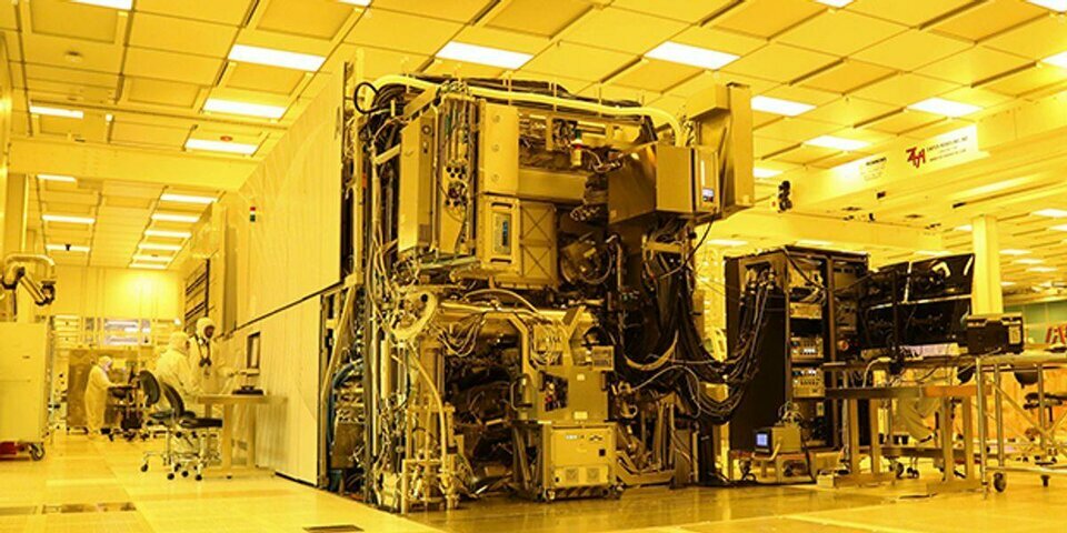 photo-of-a-euv-scanner_jpg_75.jpg photo-of-a-euv-scanner_jpg_75.jpg