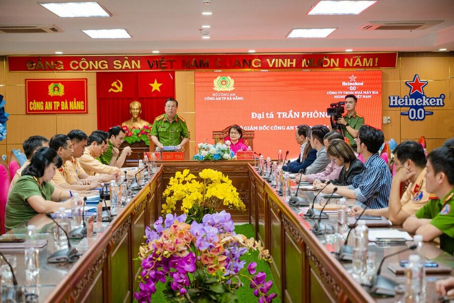 3_Đại-tá-Trần-Phòng,-Phó-Giám-đốc-Công-an-thành-phố-Đà-Nẵng-phát-biểu-tai-buổi-lễ-ký-biên-bản-...jpg 3_Đại-tá-Trần-Phòng,-Phó-Giám-đốc-Công-an-thành-phố-Đà-Nẵng-phát-biểu-tai-buổi-lễ-ký-biên-bản-...jpg