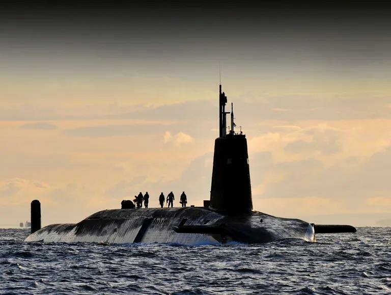 Vanguard_at_Faslane_02_jpg_75.jpg