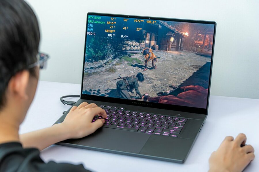 ROG Zephyrus G16 2025 (14)_ko lo go.jpg