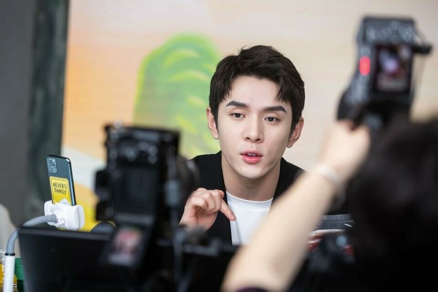 220921002857-02-china-lipstick-king-returns-live-streaming-intl-hnk-1706357341314_jpg_75.jpg