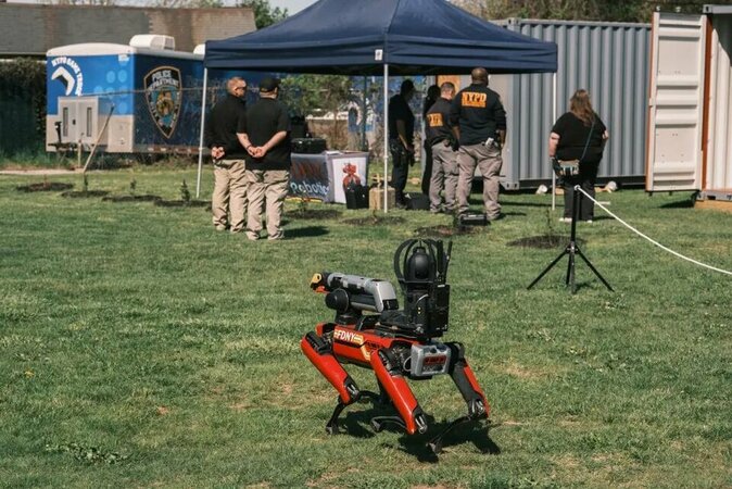 andrew-ochtera-29-fdny-robotics-103539934_jpg_75.jpg