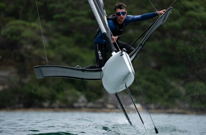 25_VX8043_ko lo go.jpg