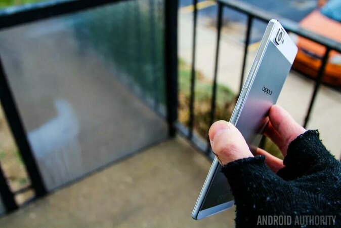 Oppo-R5-28-1000w-667h_jpg_webp_75.jpg