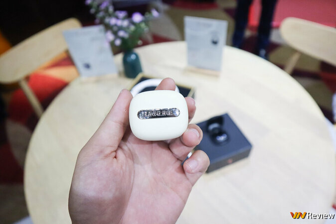 IMG_7356_1280 logo mau.jpg