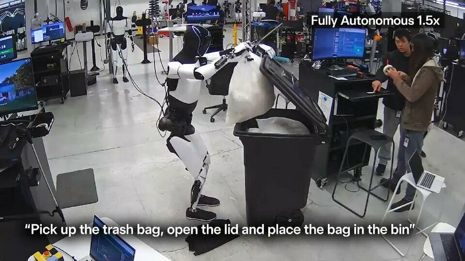 tesla-optimus-robot-1747824143_webp_75.jpg