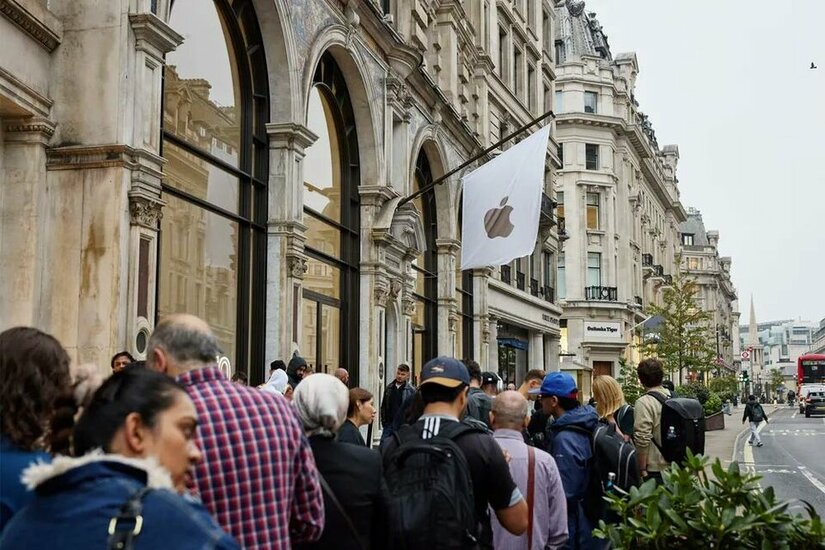 nguoi-dung-xep-hang-cho-mua-iphone-16-o-cua-hang-apple-london-3720_jpg_webp_75.jpg