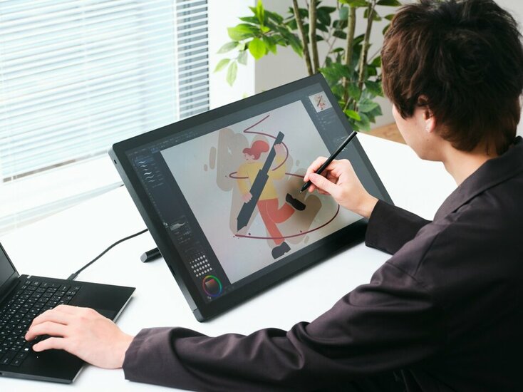 WacomCintiq24_In-use_Connecting_with_PC_pen_on_screen_ko lo go.jpg WacomCintiq24_In-use_Connecting_with_PC_pen_on_screen_ko lo go.jpg