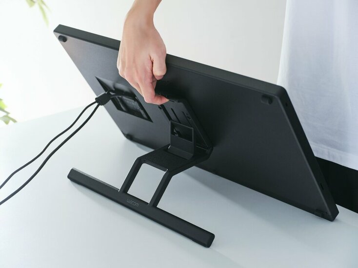 WacomCintiq24_In-use_with_stand_ko lo go.jpg WacomCintiq24_In-use_with_stand_ko lo go.jpg