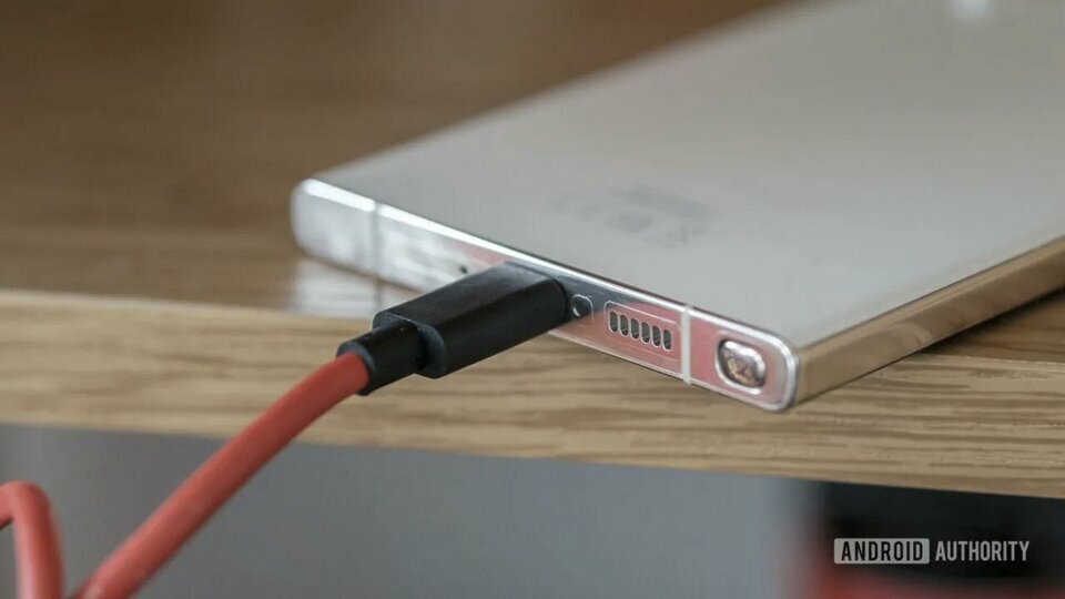 Samsung-Galaxy-S23-Ultra-USB-C-plugged-in-1280w-720h_jpg_webp_75.jpg Samsung-Galaxy-S23-Ultra-USB-C-plugged-in-1280w-720h_jpg_webp_75.jpg