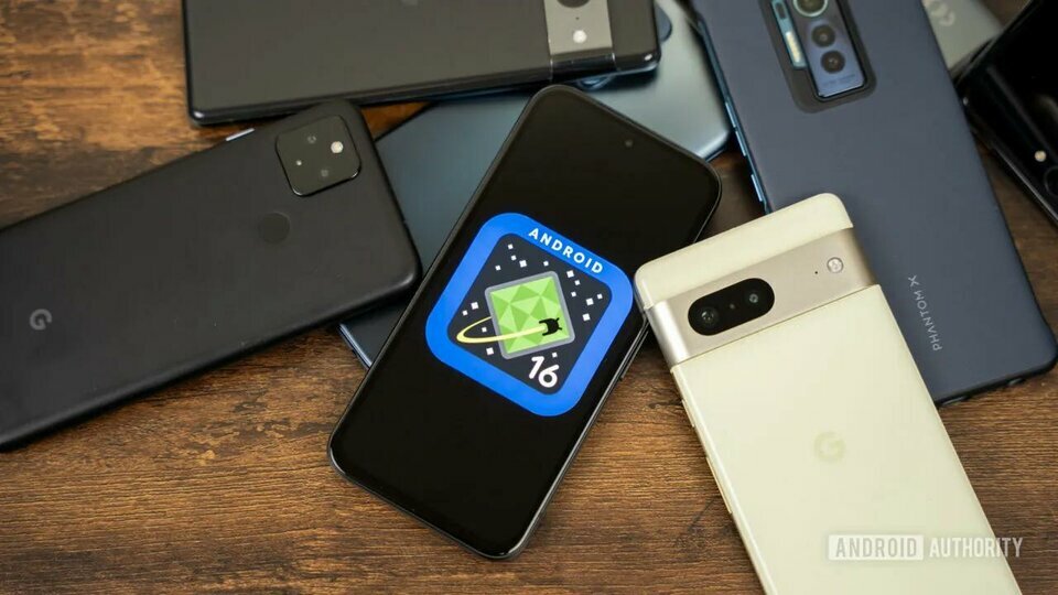 Android-16-logo-on-smartphone-08-1280w-720h_jpg_webp_75.jpg